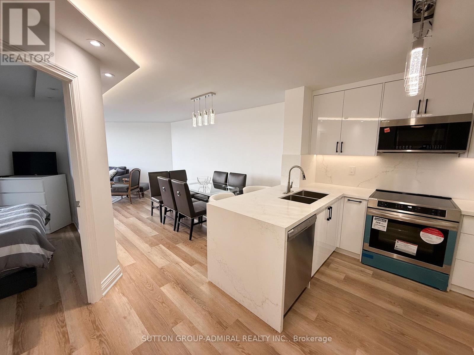 ##606 7420 BATHURST STREET - 46