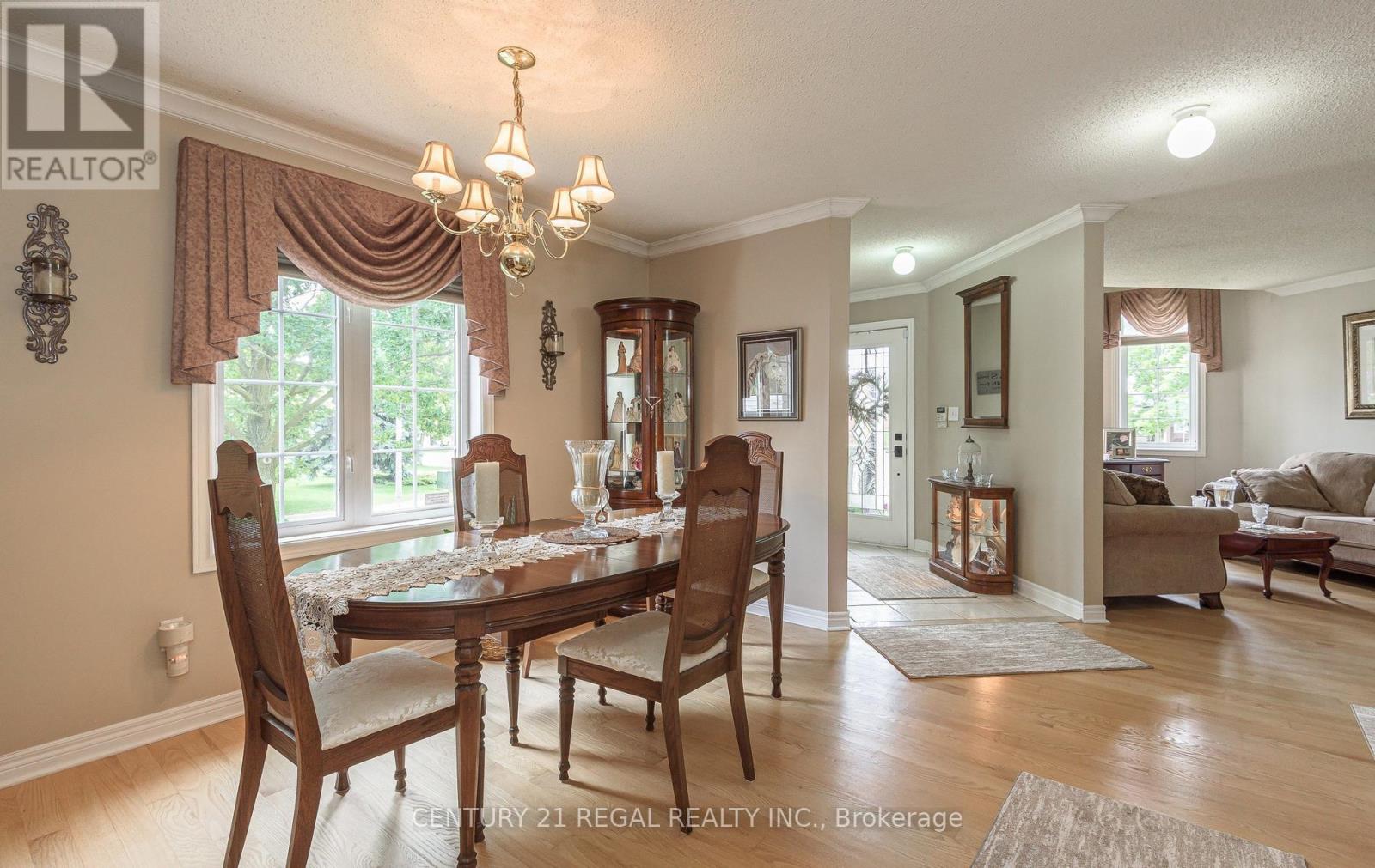 51 ROYAL VALLEY DRIVE - 10