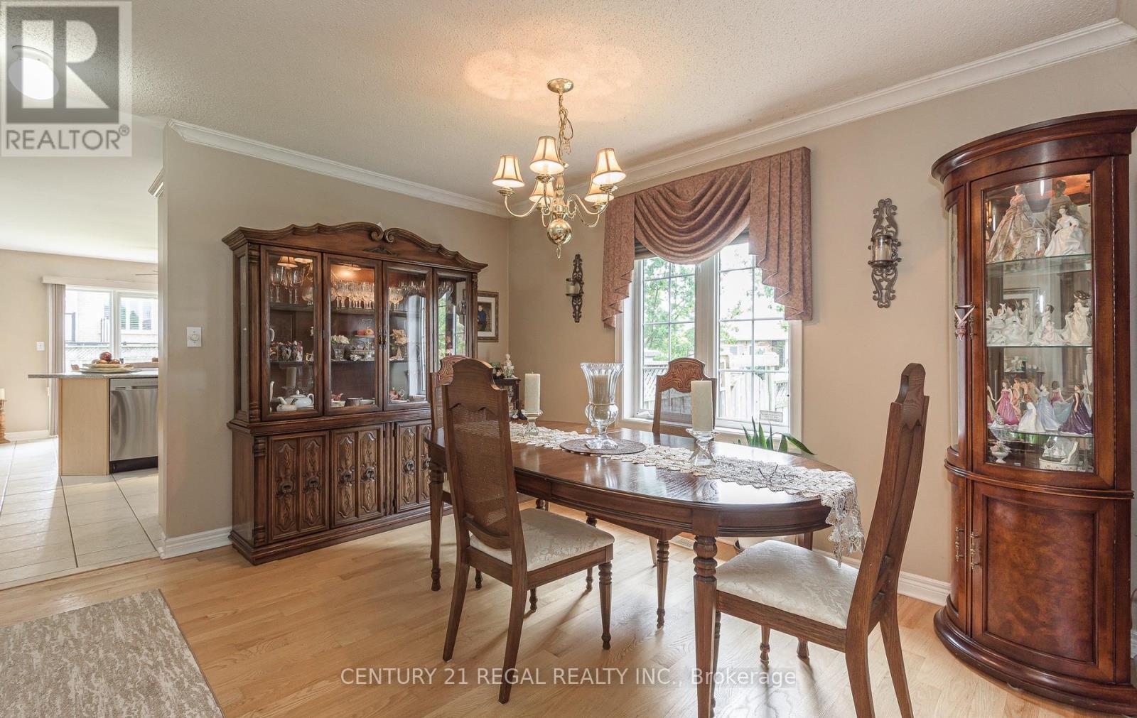 51 ROYAL VALLEY DRIVE - 11