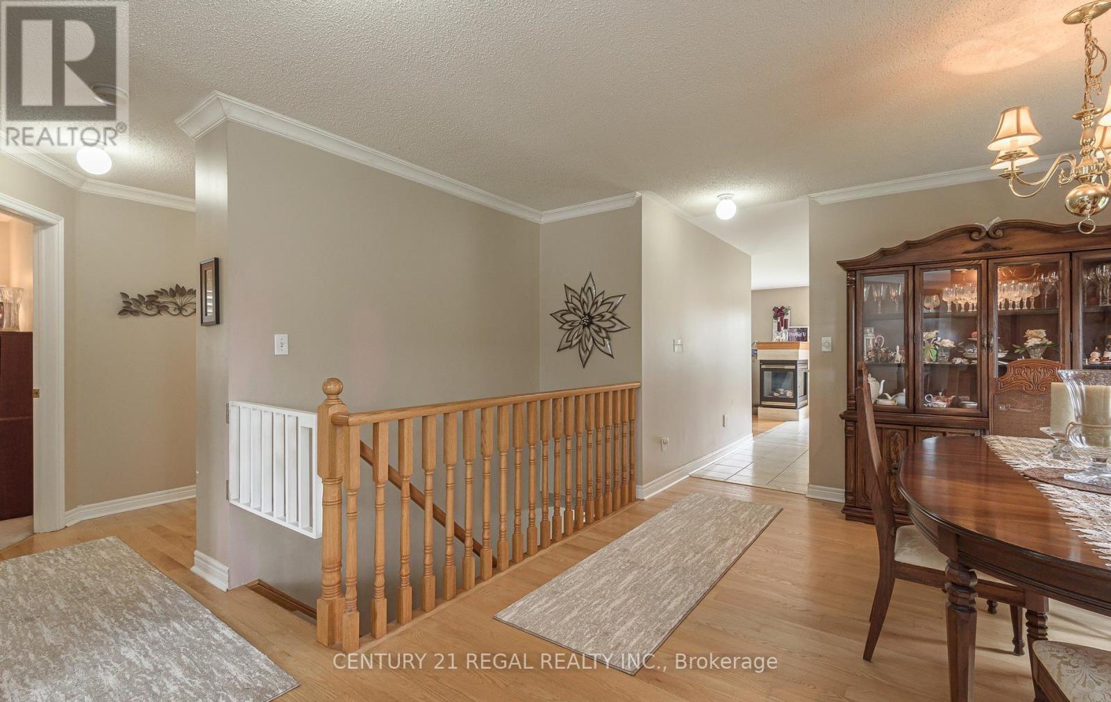 51 ROYAL VALLEY DRIVE - 12