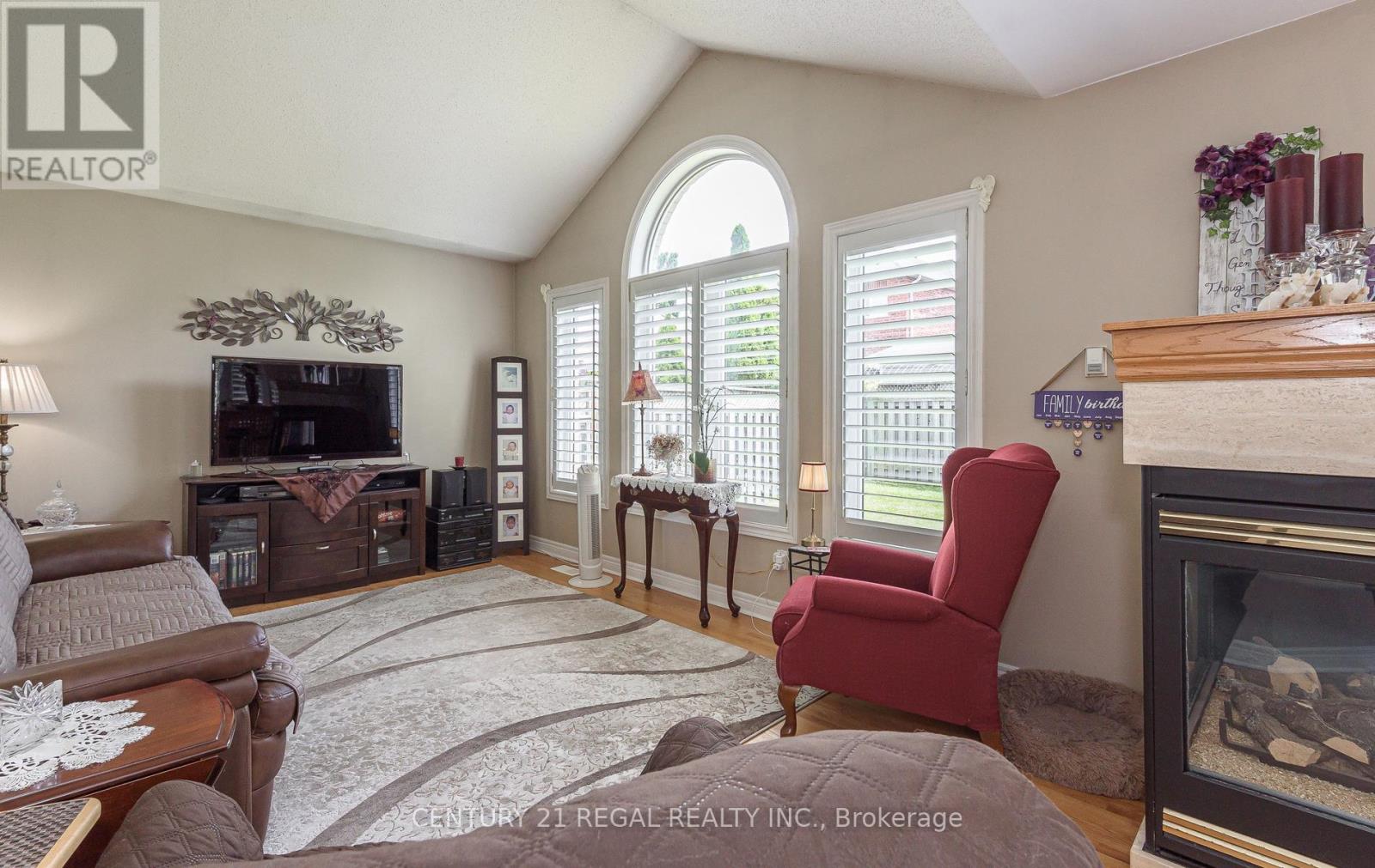 51 ROYAL VALLEY DRIVE - 17