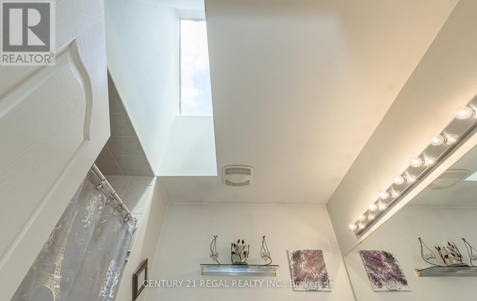 51 ROYAL VALLEY DRIVE - 23