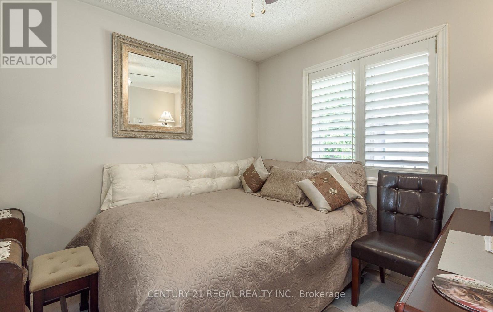 51 ROYAL VALLEY DRIVE - 24