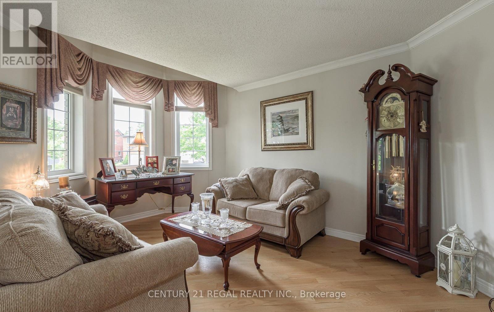 51 ROYAL VALLEY DRIVE - 7