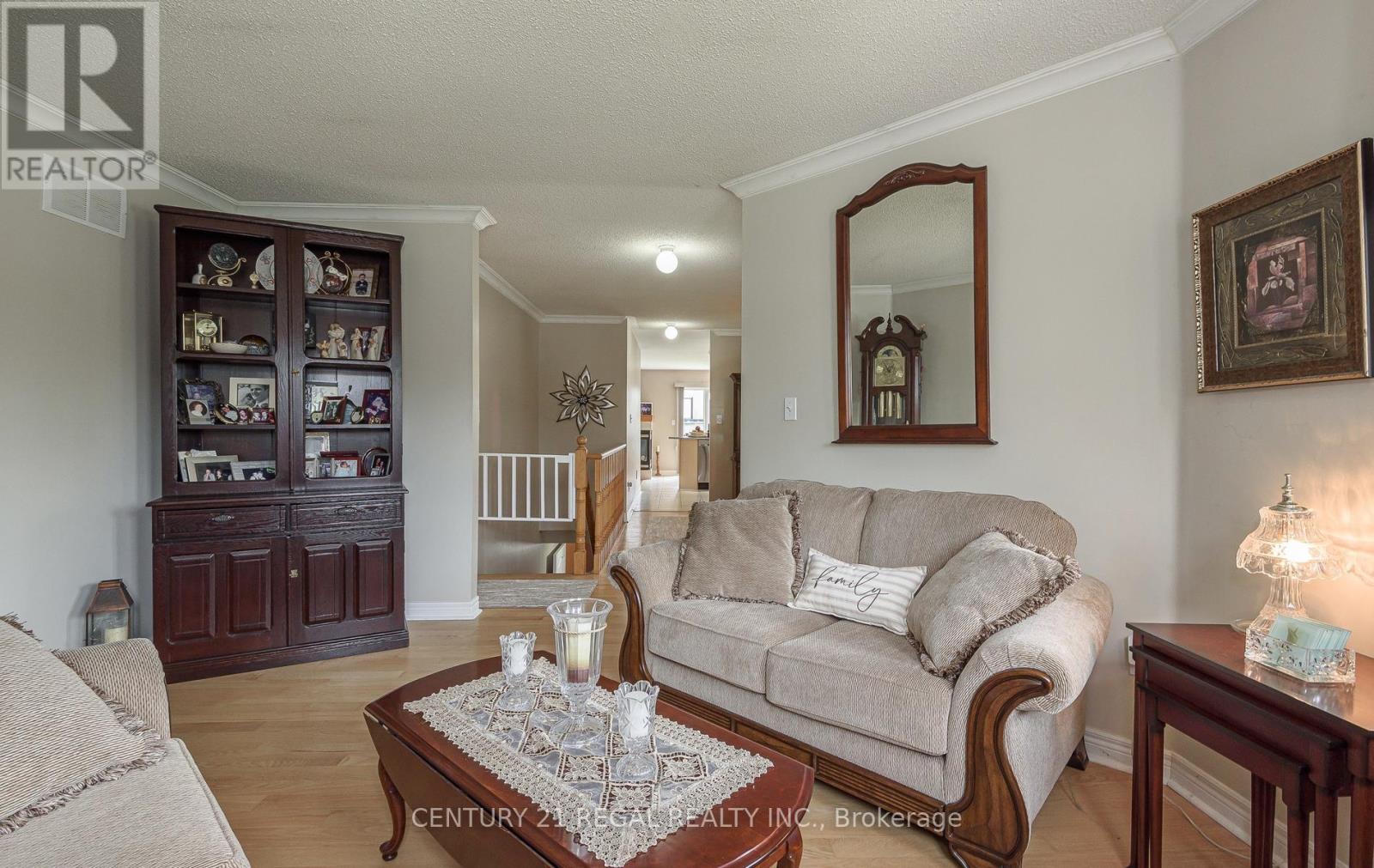 51 ROYAL VALLEY DRIVE - 8
