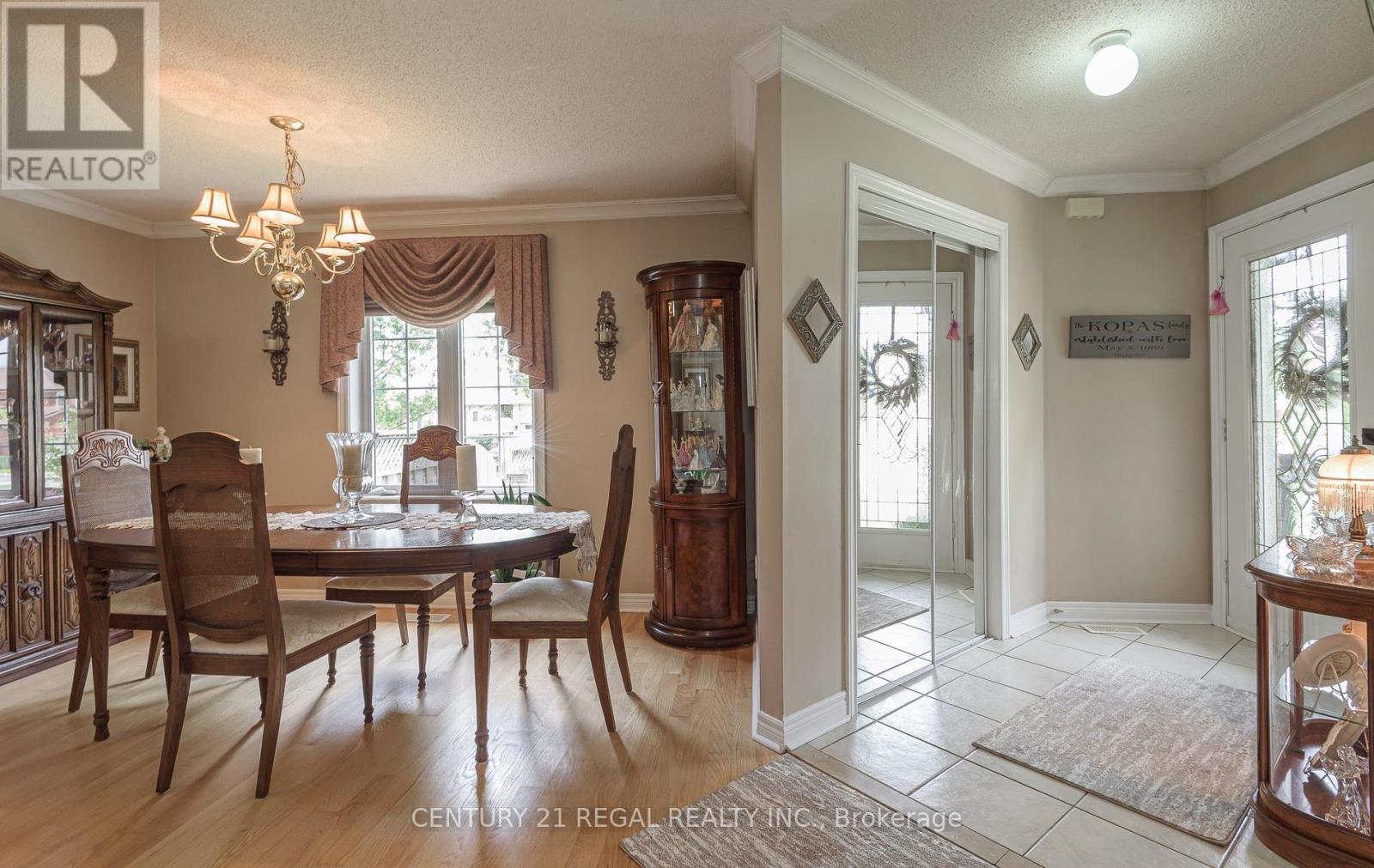 51 ROYAL VALLEY DRIVE - 9