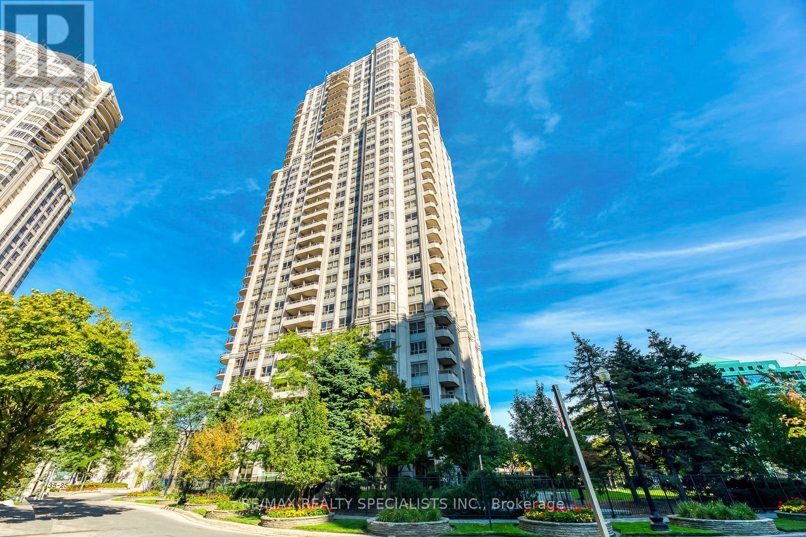 #519 25 KINGSBRIDGE GARDEN CIRCLE W - 1
