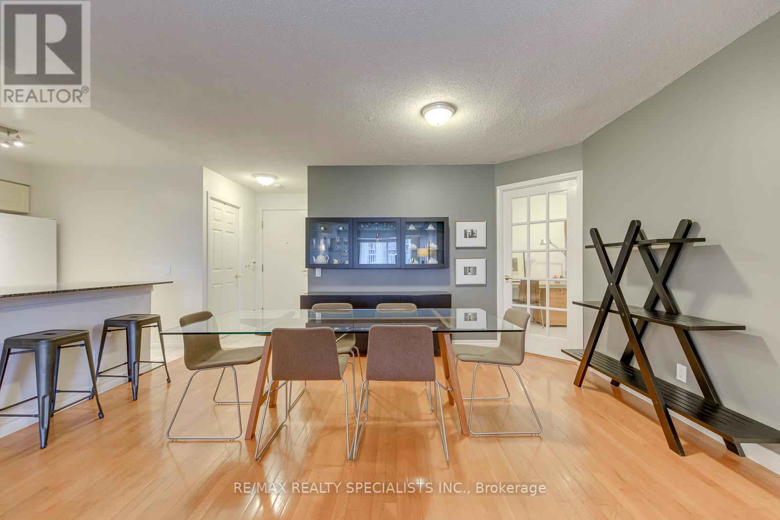 #519 25 KINGSBRIDGE GARDEN CIRCLE W - 13