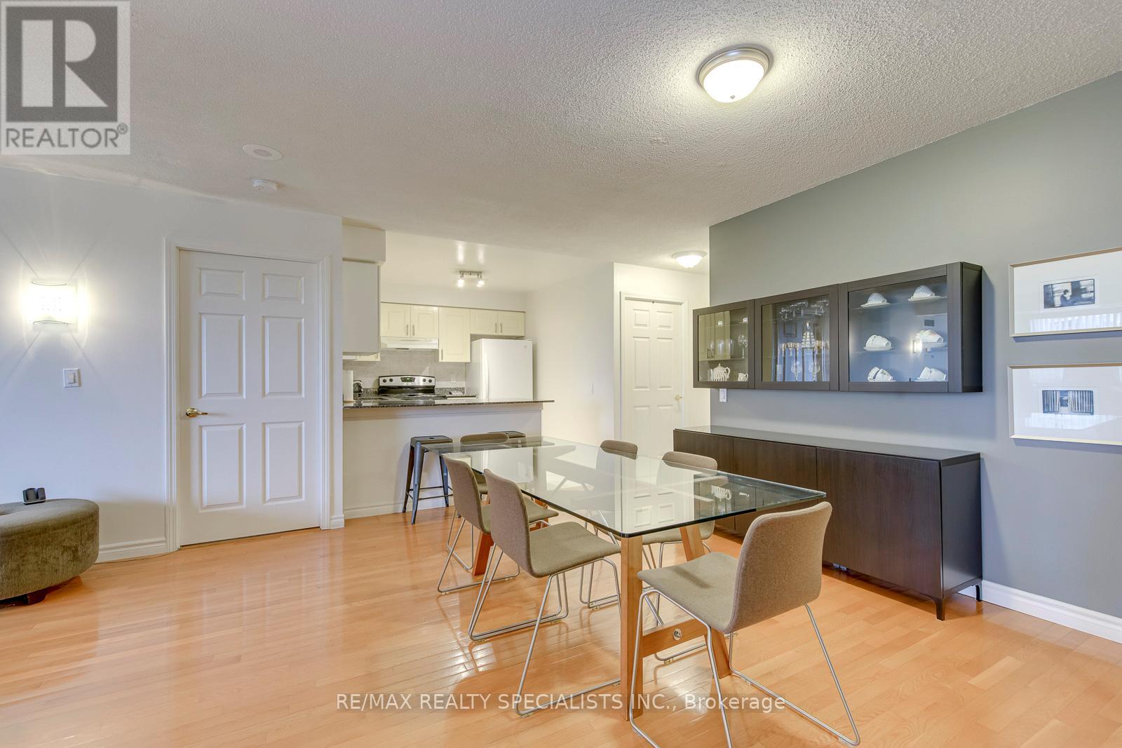 #519 25 KINGSBRIDGE GARDEN CIRCLE W - 14