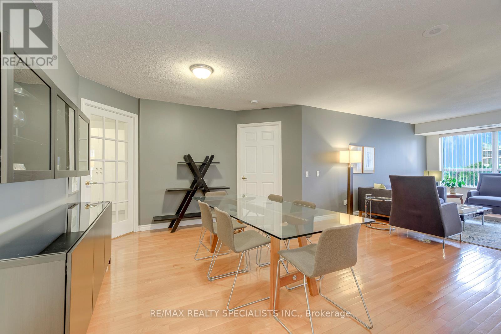 #519 25 KINGSBRIDGE GARDEN CIRCLE W - 16