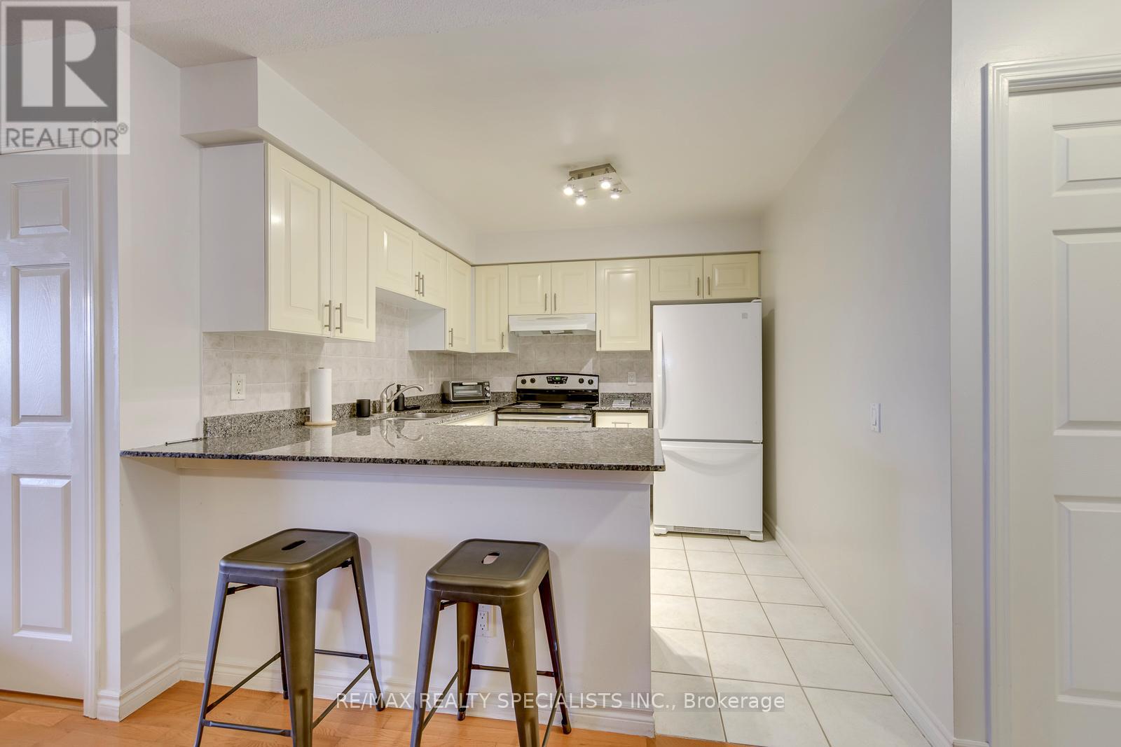 #519 25 KINGSBRIDGE GARDEN CIRCLE W - 17