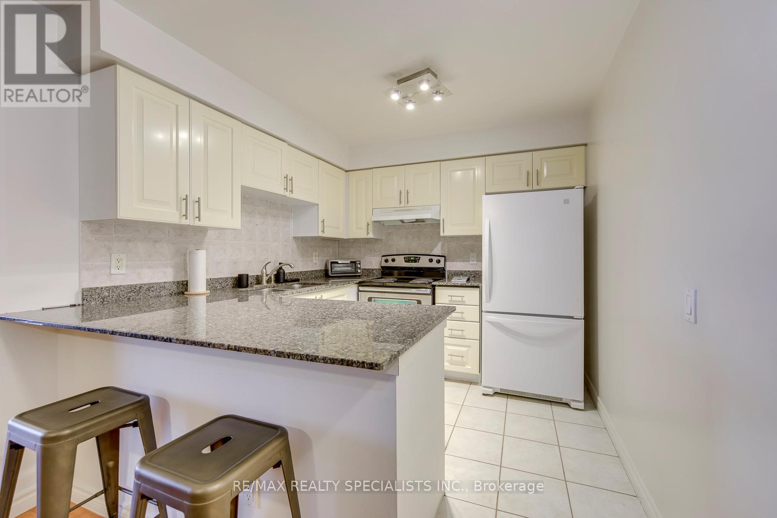 #519 25 KINGSBRIDGE GARDEN CIRCLE W - 18