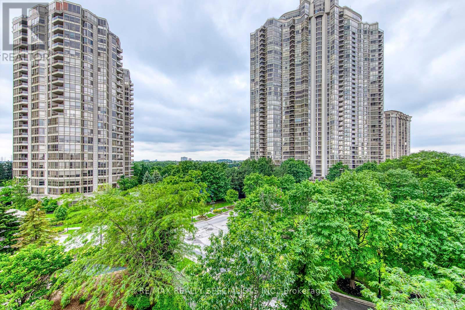#519 25 KINGSBRIDGE GARDEN CIRCLE W - 25