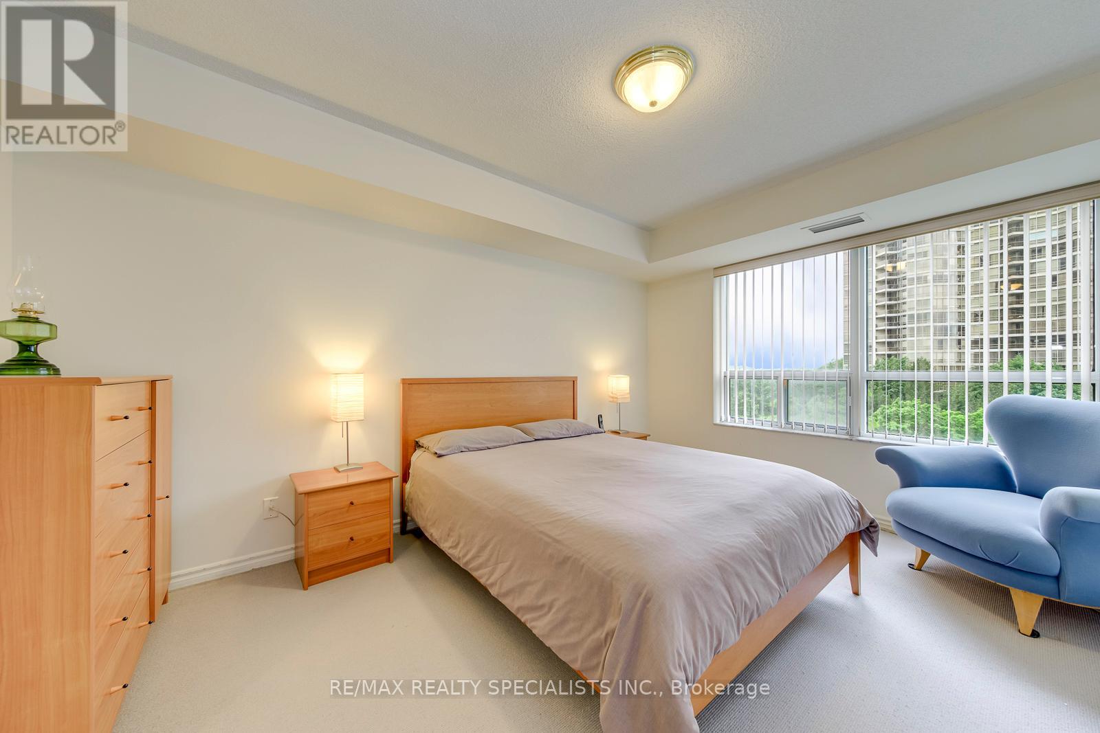 #519 25 KINGSBRIDGE GARDEN CIRCLE W - 27