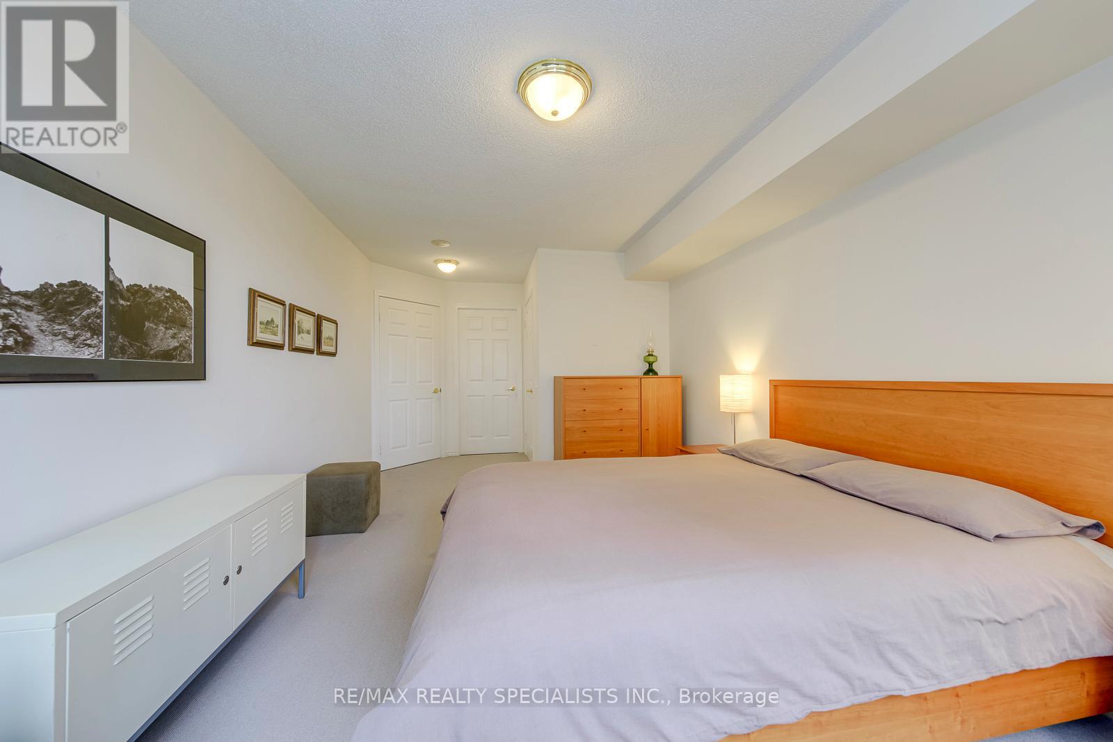 #519 25 KINGSBRIDGE GARDEN CIRCLE W - 28