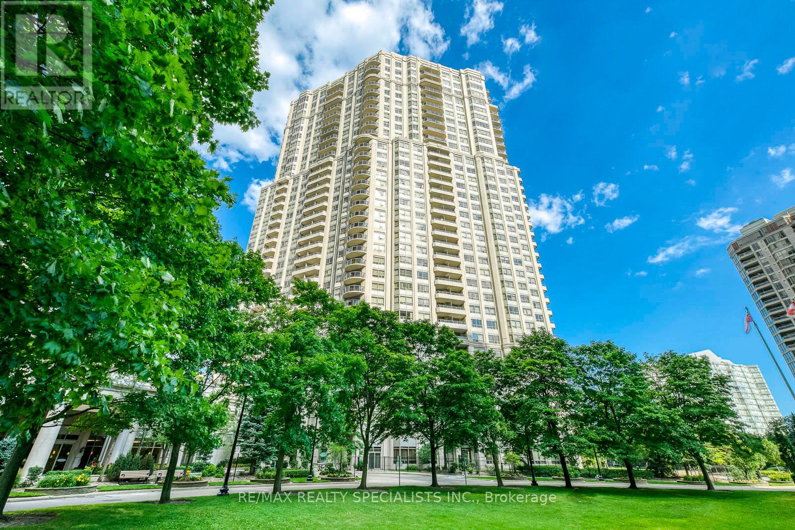#519 25 KINGSBRIDGE GARDEN CIRCLE W - 3