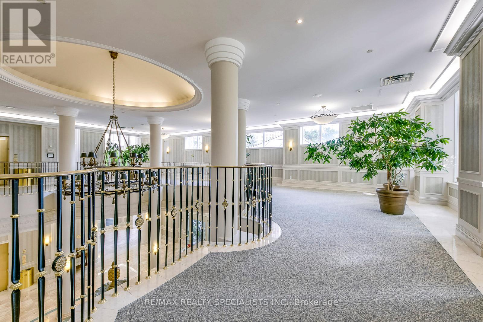 #519 25 KINGSBRIDGE GARDEN CIRCLE W - 8