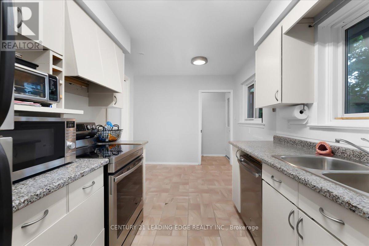 201 MCMURCHY AVENUE S - 11