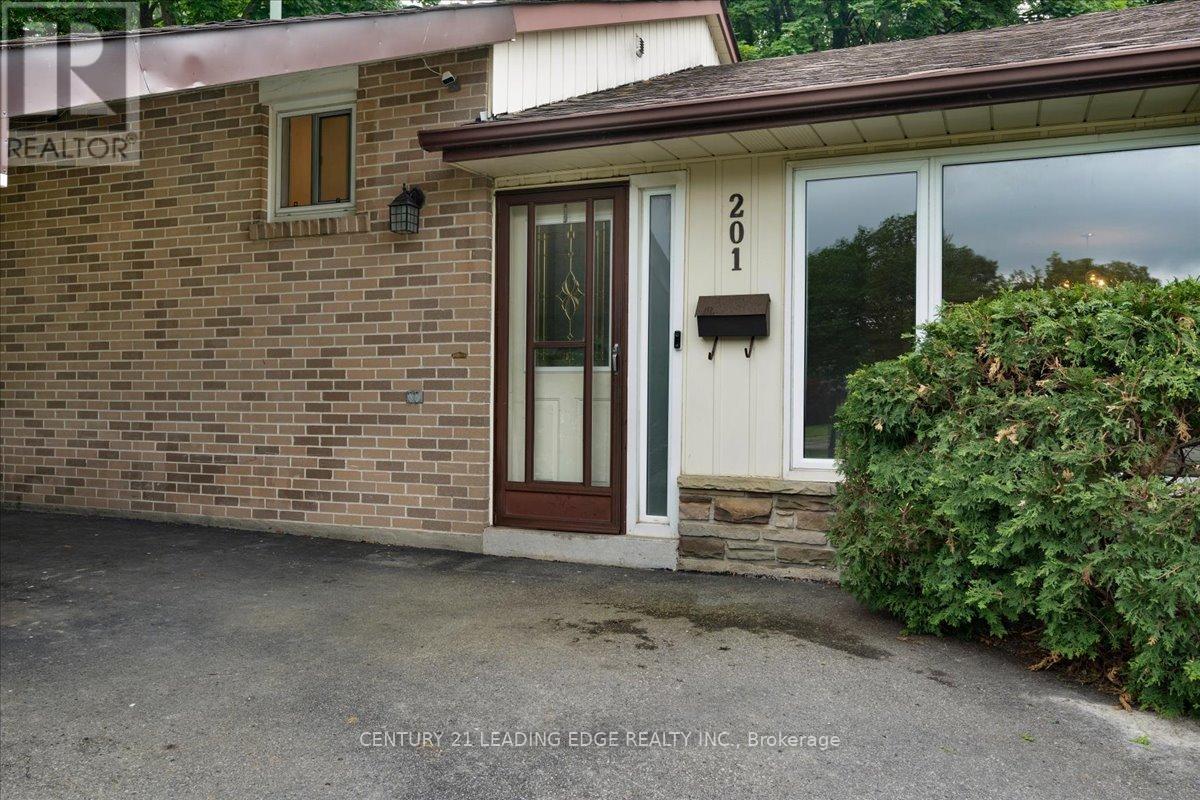 201 MCMURCHY AVENUE S - 3