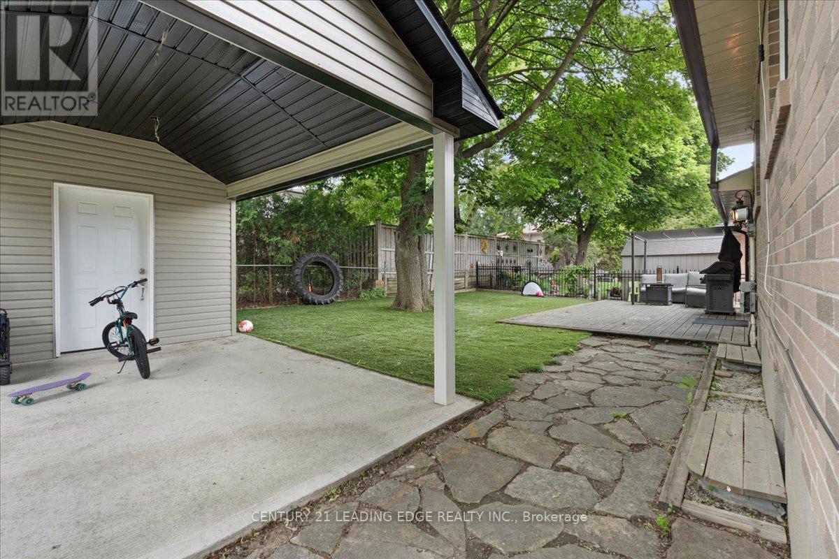 201 MCMURCHY AVENUE S - 31