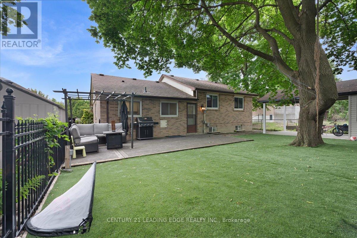 201 MCMURCHY AVENUE S - 32