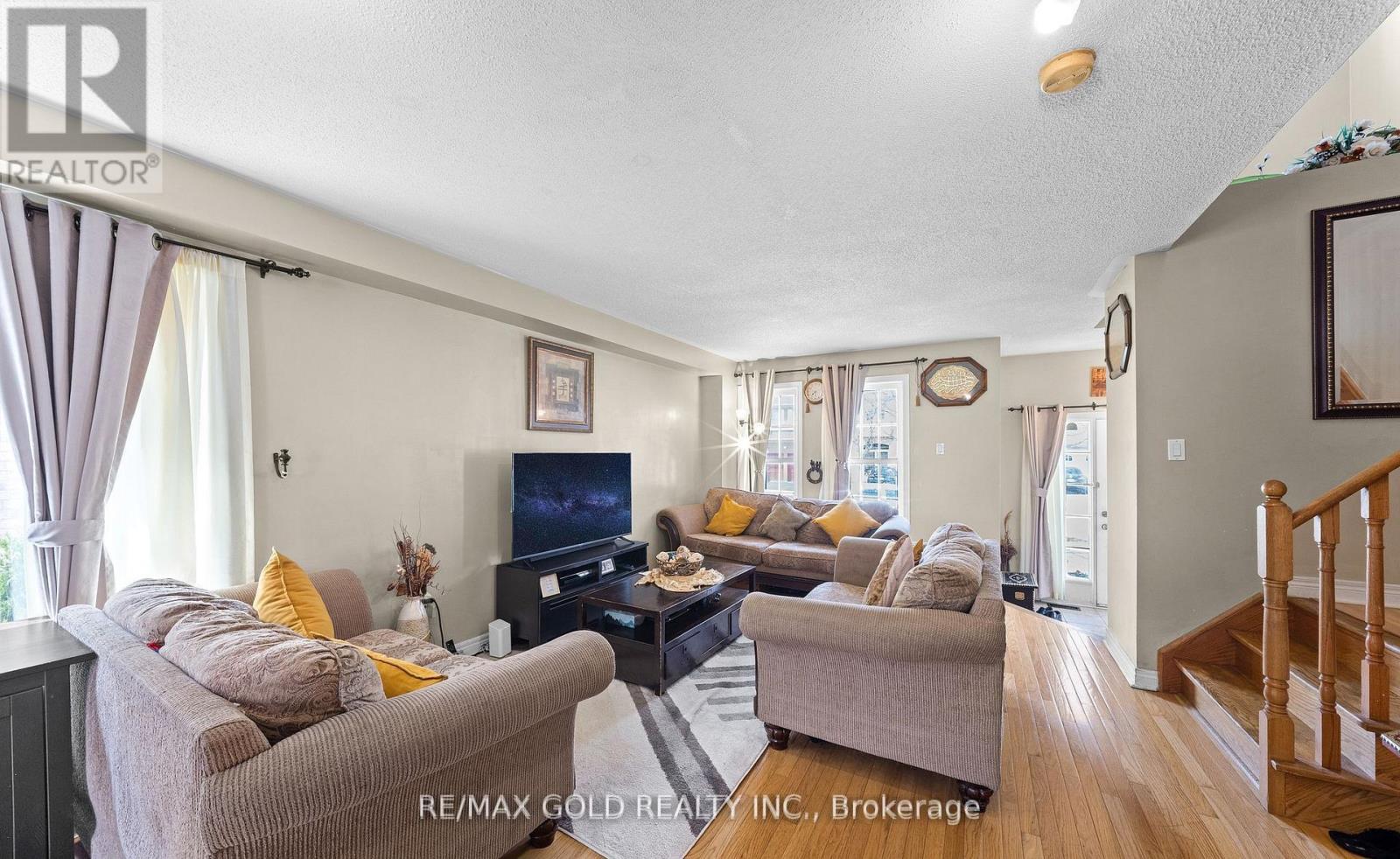 17 CALDERSTONE ROAD - 10