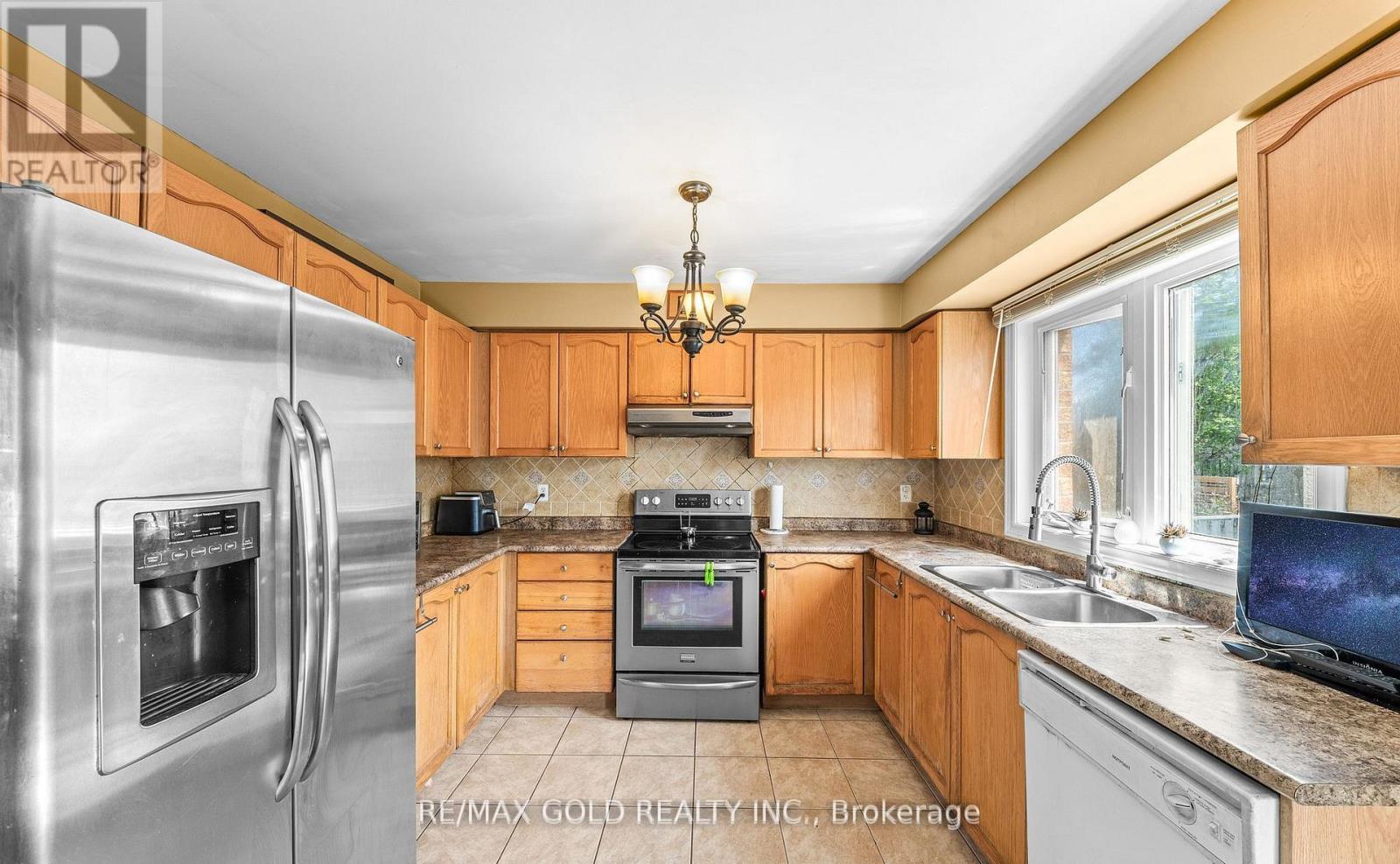 17 CALDERSTONE ROAD - 14