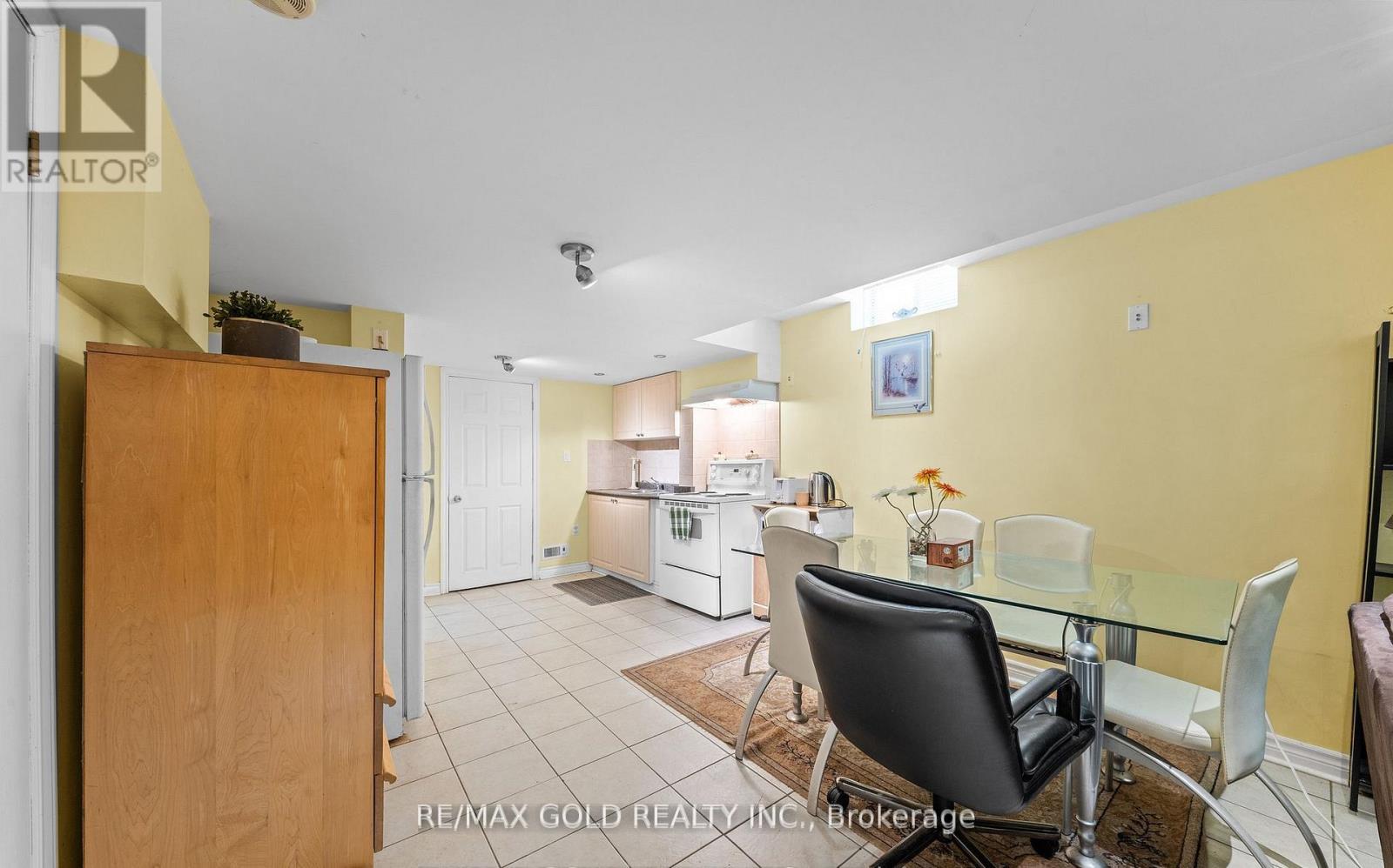 17 CALDERSTONE ROAD - 35