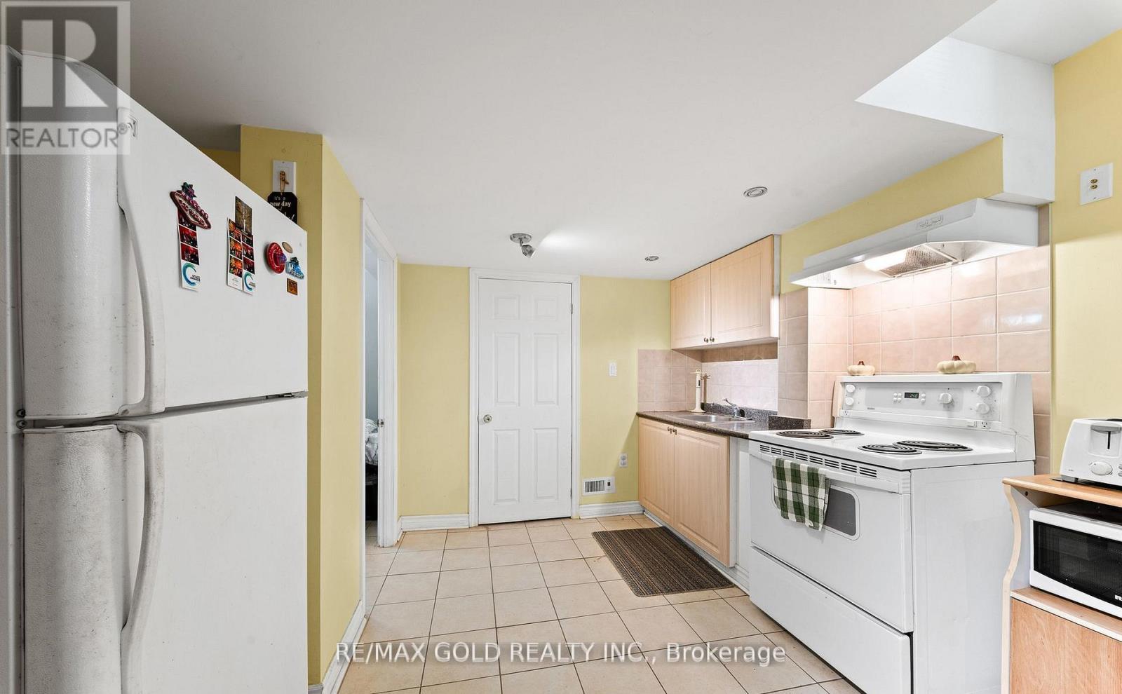17 CALDERSTONE ROAD - 36