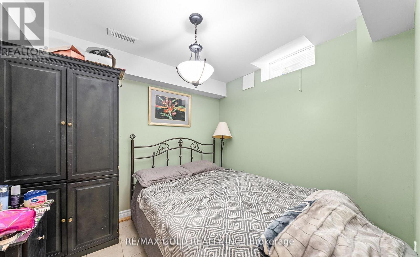 17 CALDERSTONE ROAD - 37