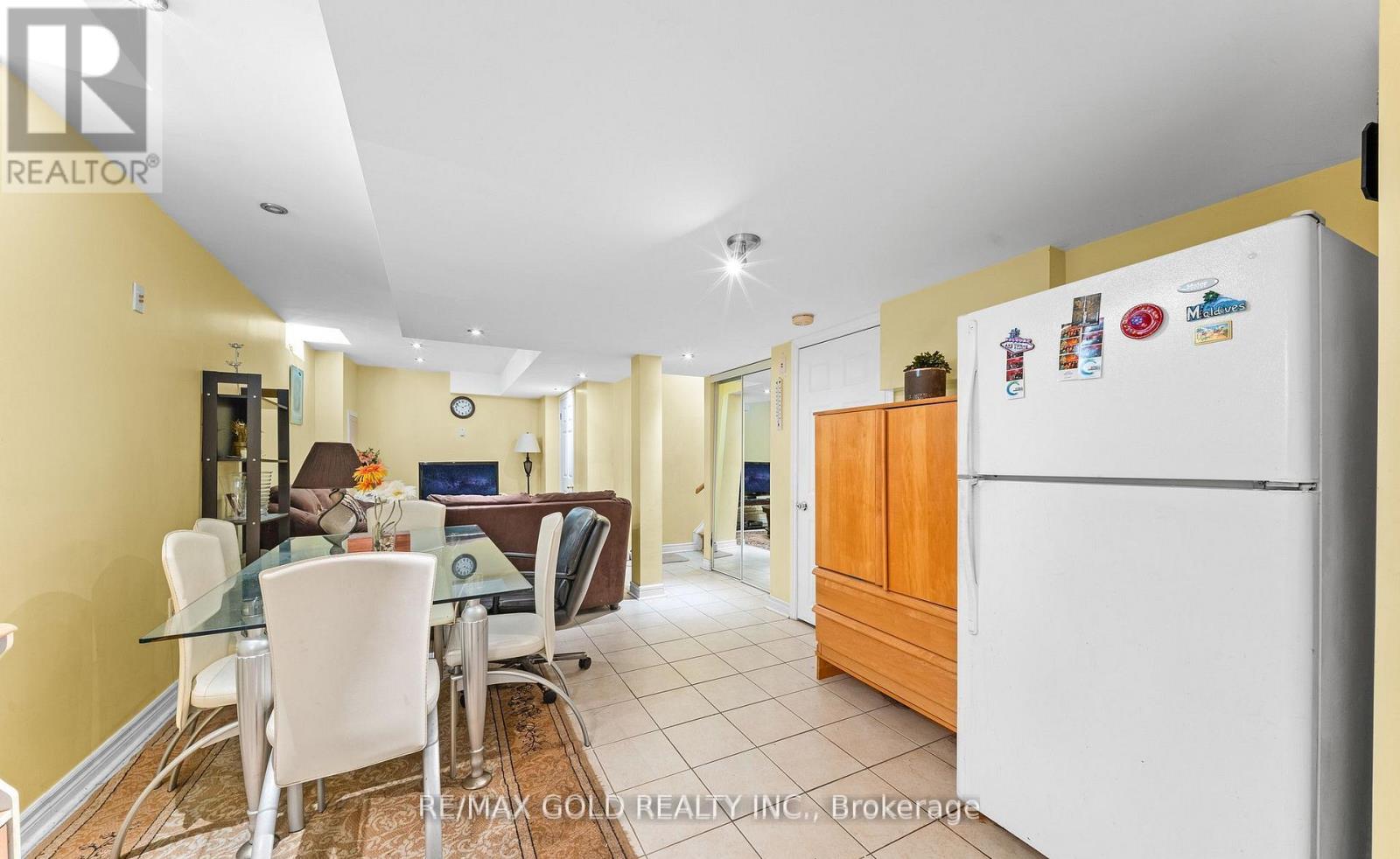 17 CALDERSTONE ROAD - 38