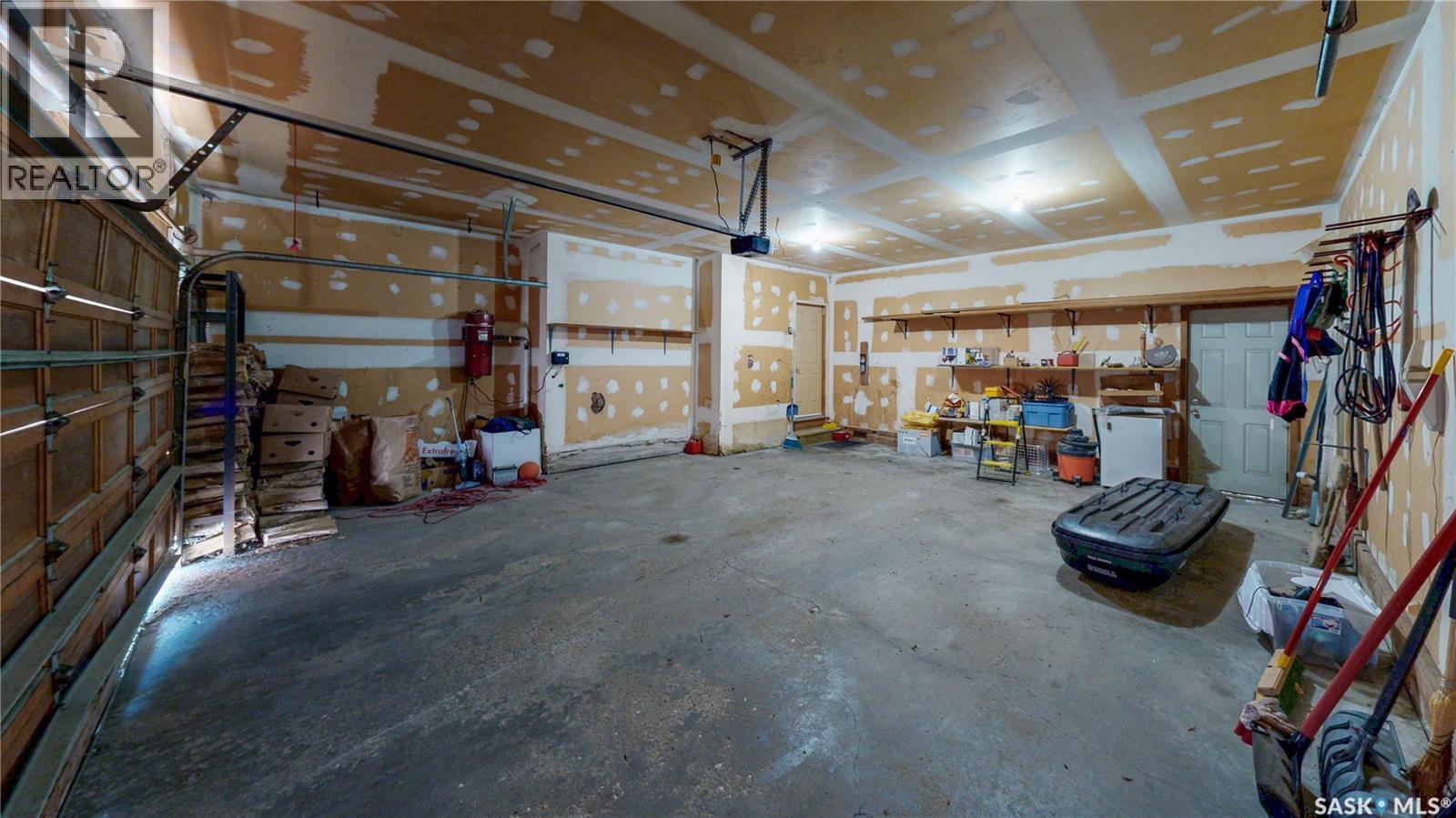 110 GROOME AVENUE — photo 47