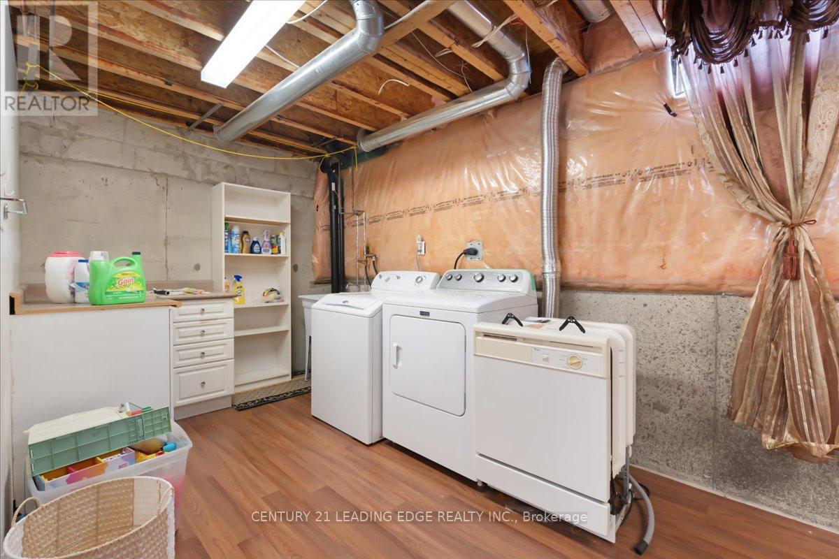 46 GEORGINA GATE - 24