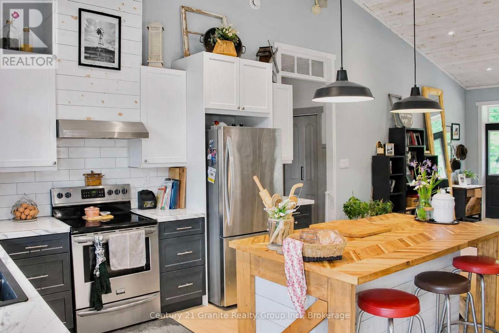 704 LAKEVIEW ROAD - 17