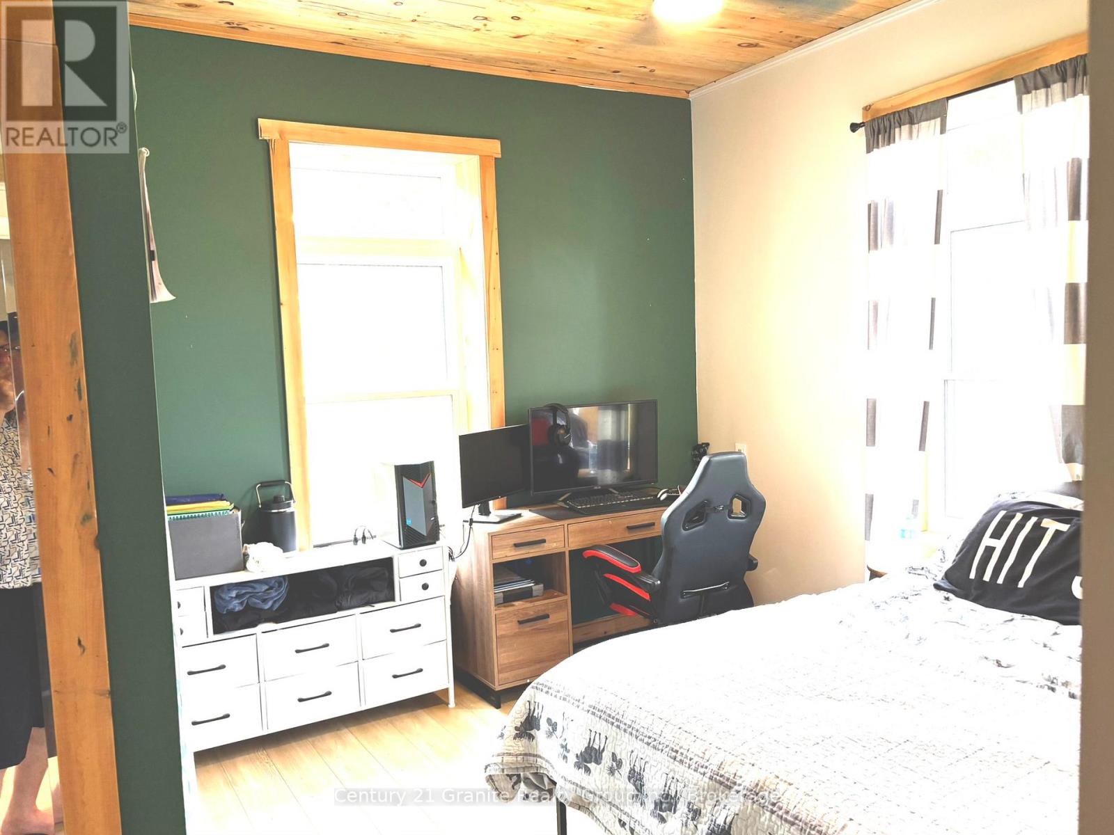 704 LAKEVIEW ROAD - 39
