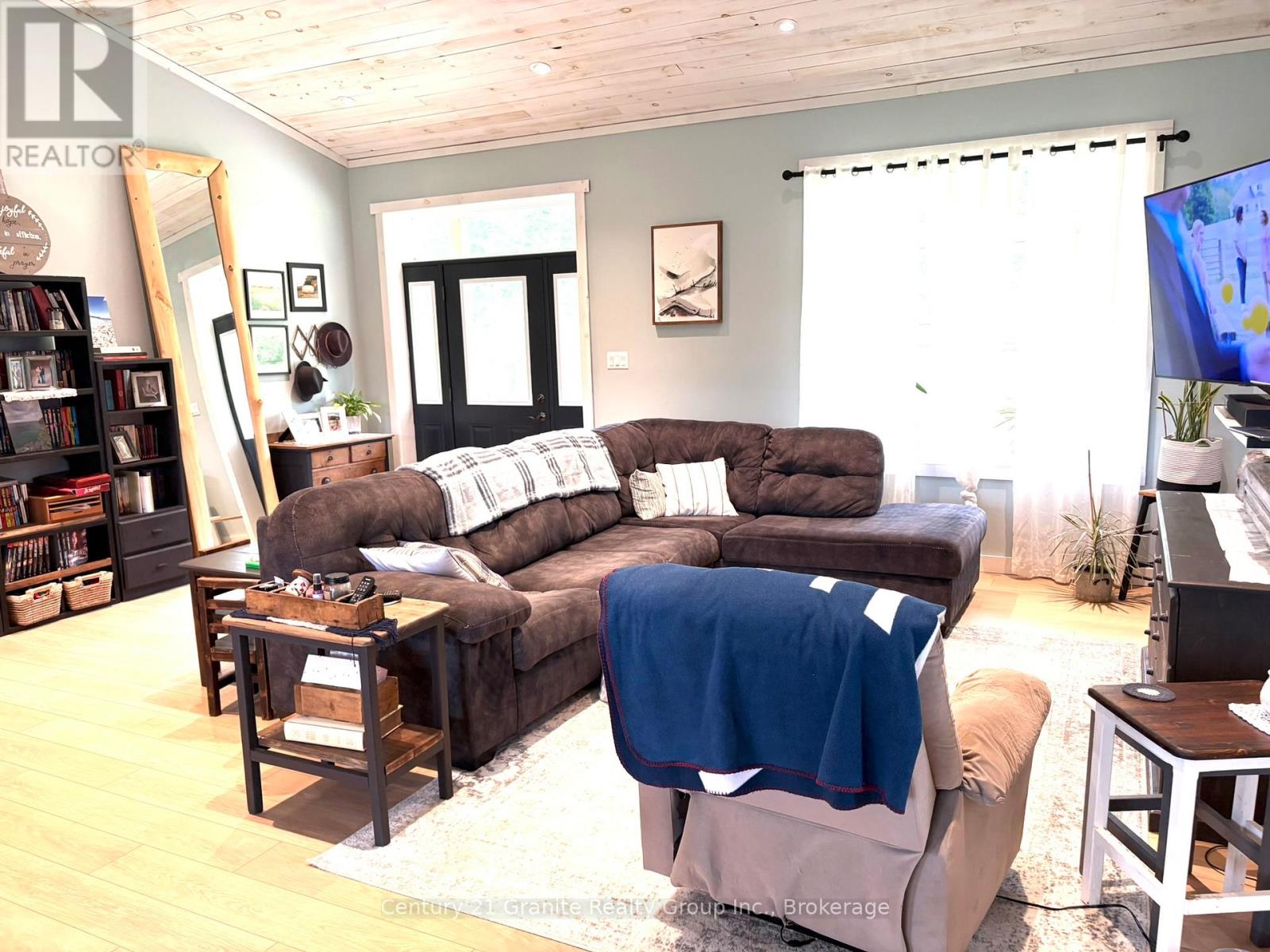 704 LAKEVIEW ROAD - 40