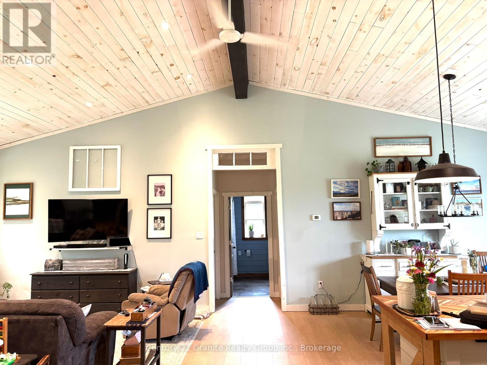 704 LAKEVIEW ROAD - 42