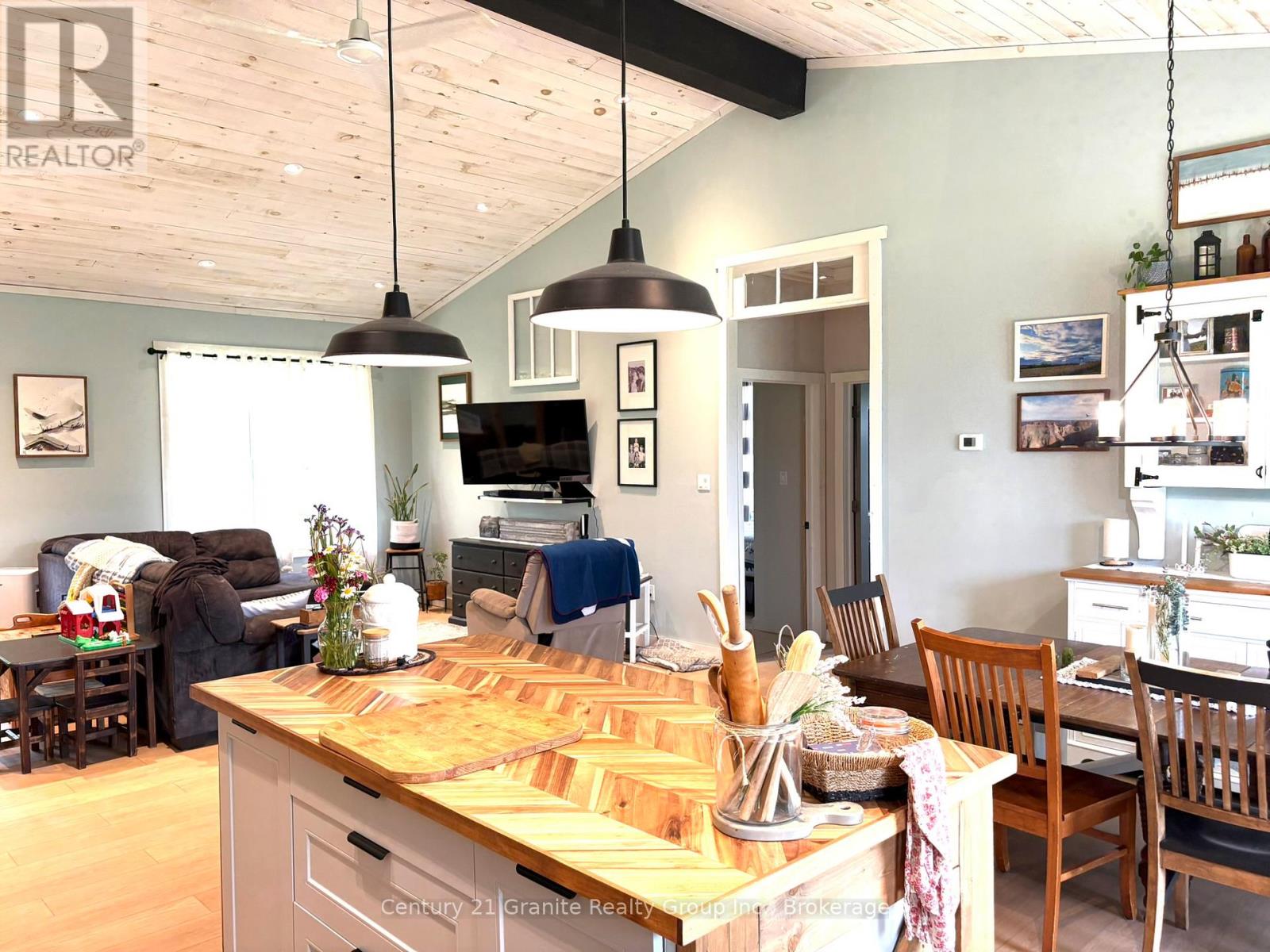 704 LAKEVIEW ROAD - 45