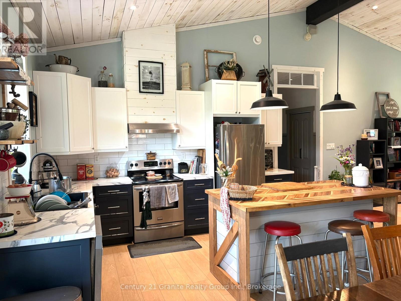 704 LAKEVIEW ROAD - 47