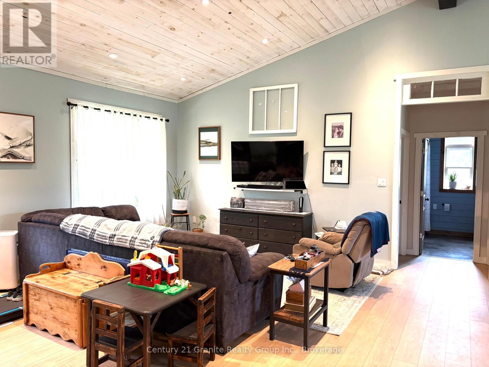 704 LAKEVIEW ROAD - 41