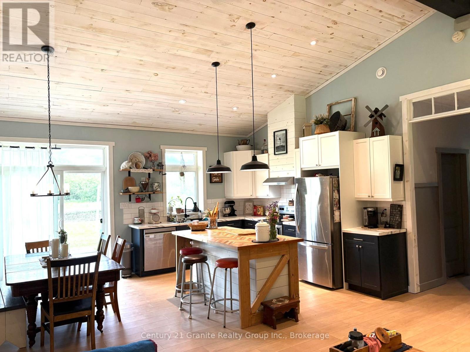 704 LAKEVIEW ROAD - 44
