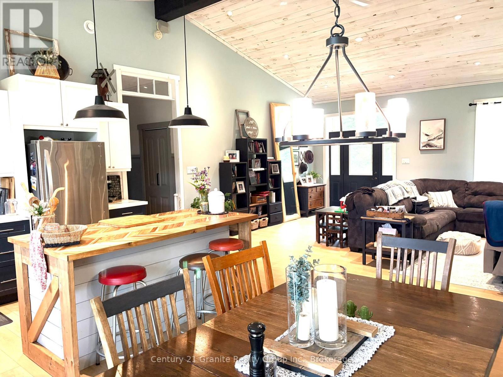 704 LAKEVIEW ROAD - 46