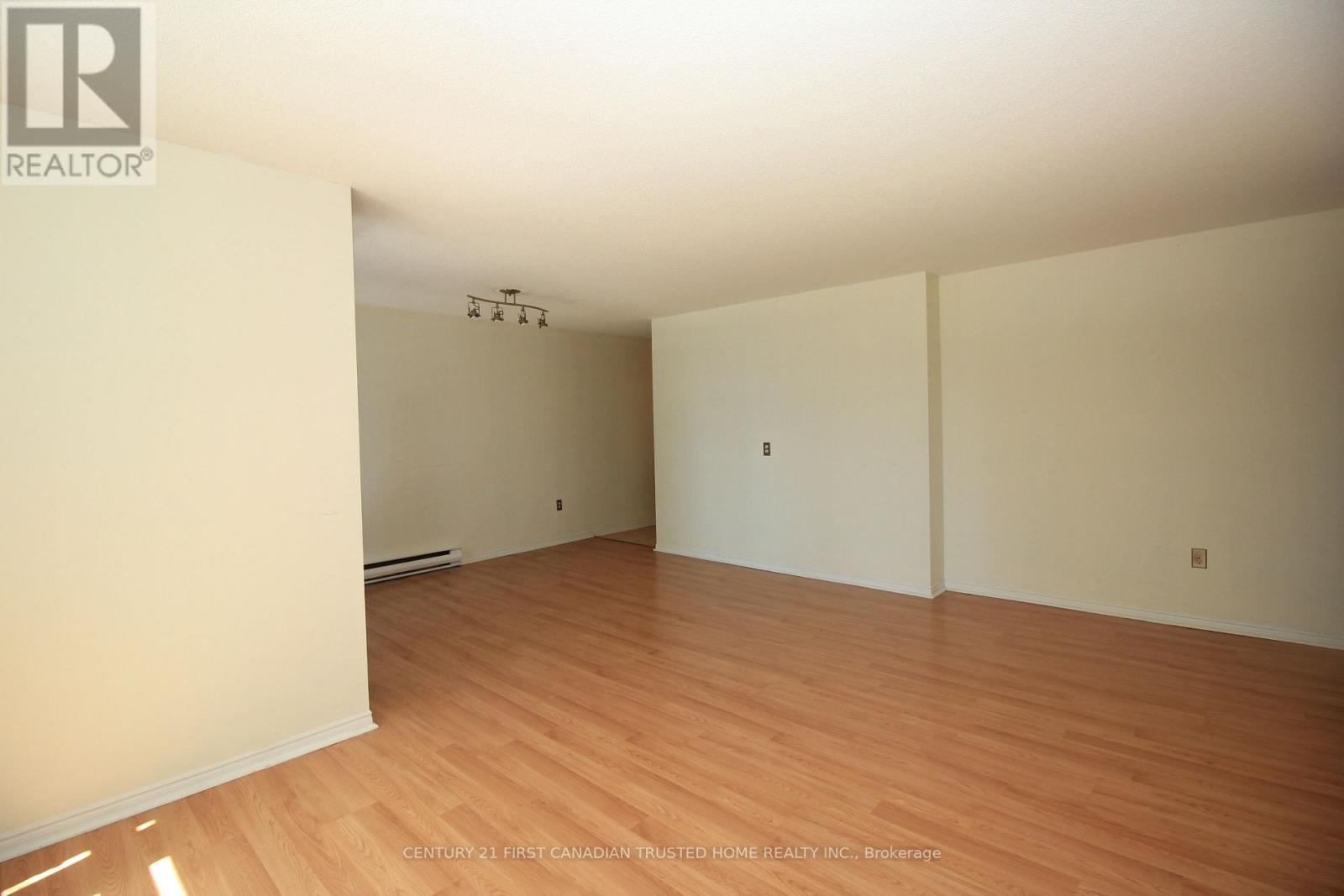 #305 155 KENT STREET - 17