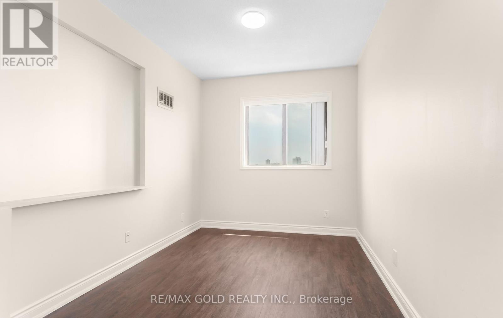 #CY-02 25 AGNES STREET - 18