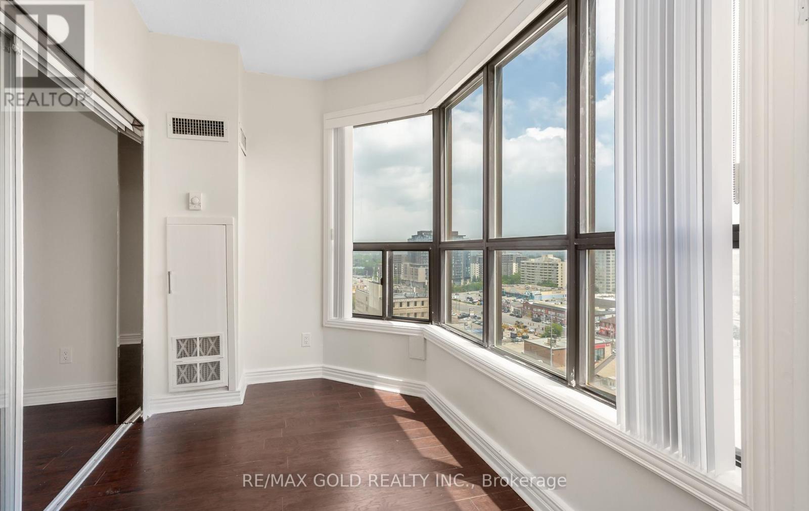 #CY-02 25 AGNES STREET - 28
