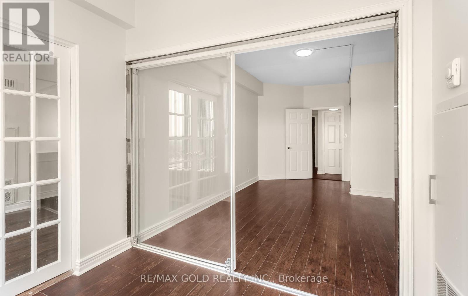 #CY-02 25 AGNES STREET - 29