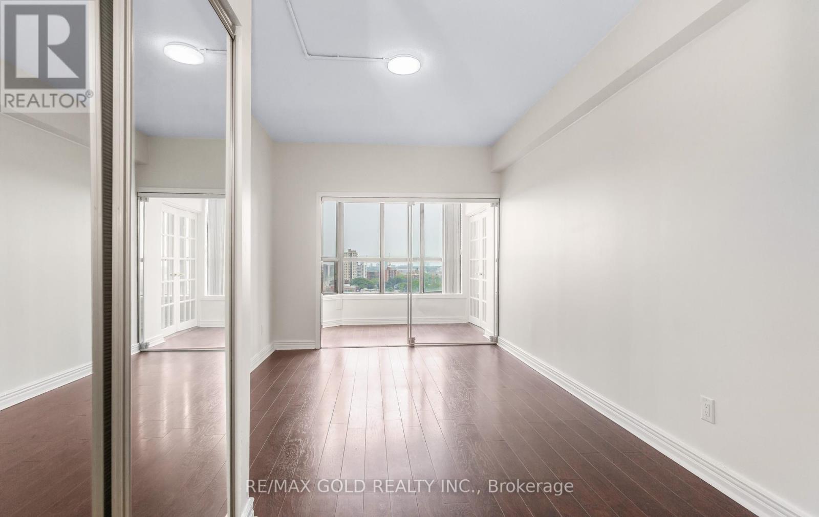 #CY-02 25 AGNES STREET - 25