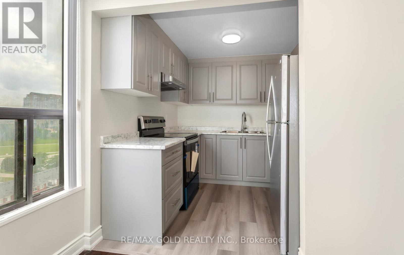 #CY-02 25 AGNES STREET - 21