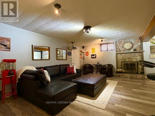 16 KIMBERLY DRIVE - 39
