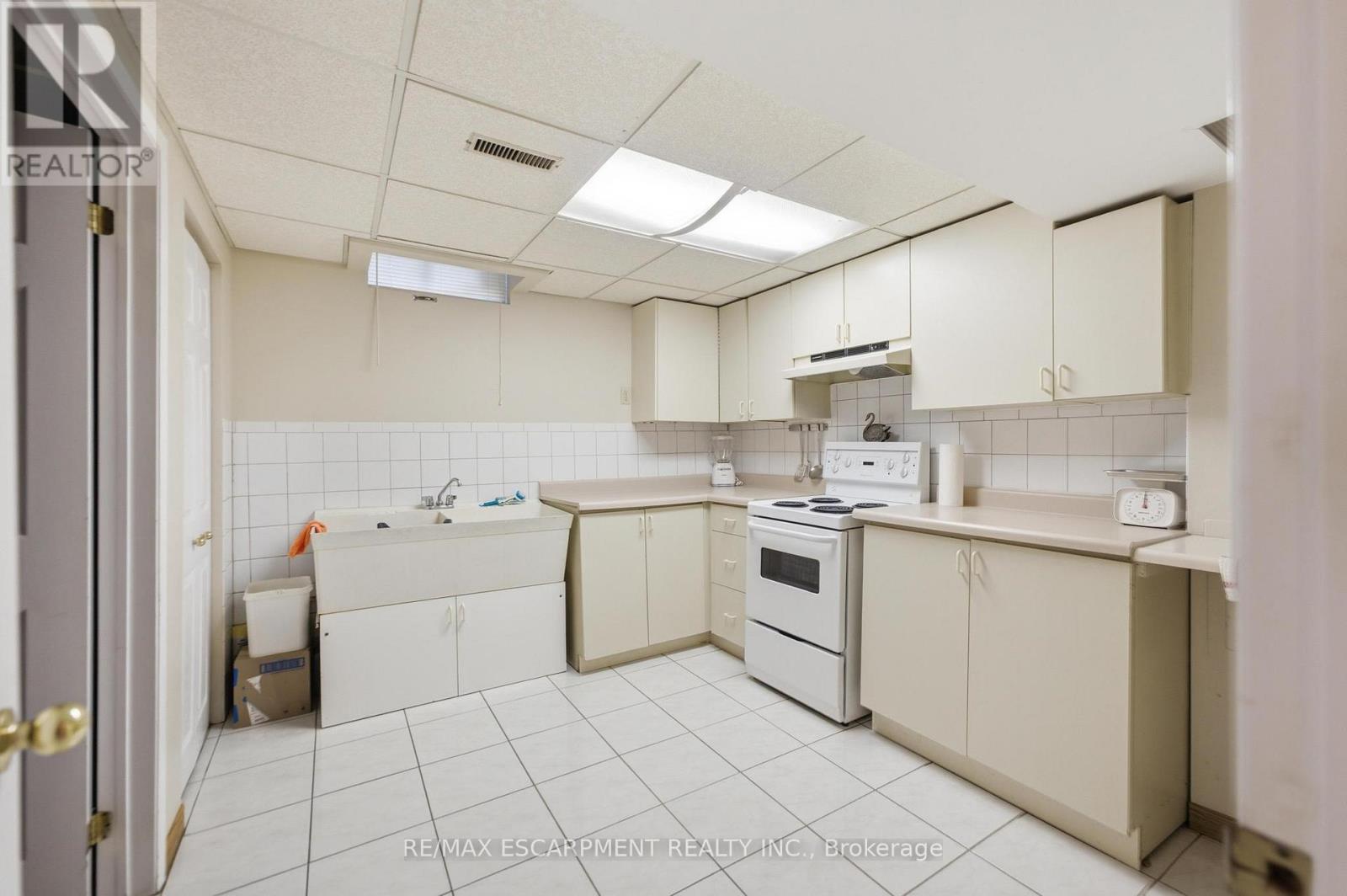 11 GABRIELE COURT - 32